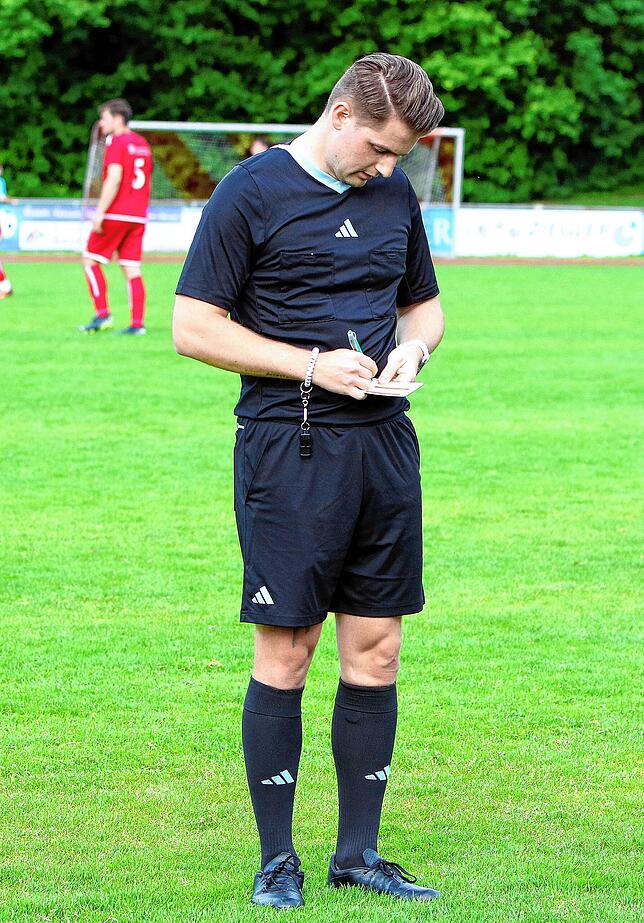 Bild 3: Souveräner 6:1-Erfolg des Tabellenführers FC RW Salem. Wir haben die besten Bilder!