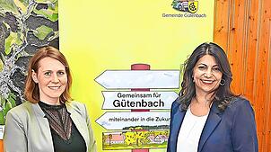 Bürgermeisterin Lisa Hengstler und die SPD-Bundestagsabgeordnete Derya Türk-Nachbaur im Rathaus. Foto: Gemeinde