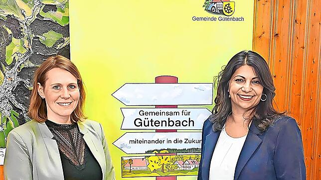 Bürgermeisterin Lisa Hengstler und die SPD-Bundestagsabgeordnete Derya Türk-Nachbaur im Rathaus. Foto: Gemeinde