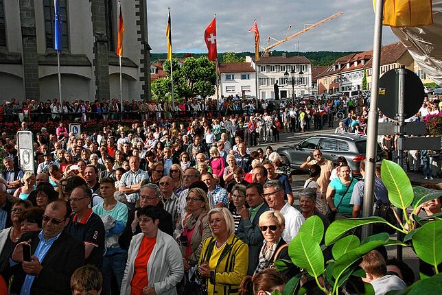 Ein Bild, das es bei der Bürgermeisterwahl im Juni so nicht geben wird: Hunderte Bürger waren am 30. Juni 2013 auf den Markdorfer ...