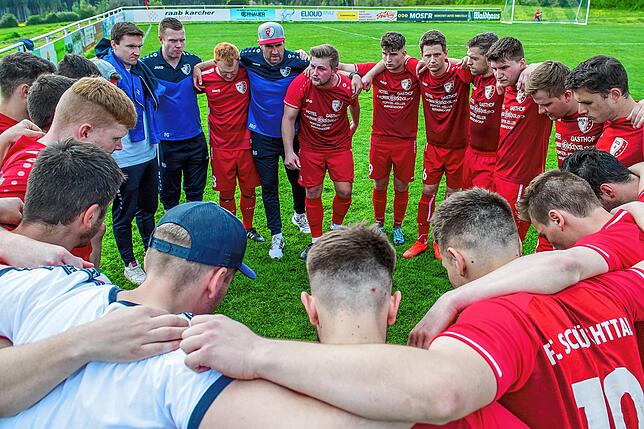 Bild 11: FC Schlüchttal gewinnt Spitzenspiel gegen SV Blau-Weiß Murg mit 2:1 &ndash; und wir haben Bilder!