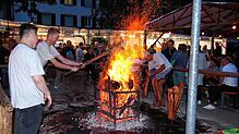 Dieses Jahr sind die Hödinger Vereine mit ihrem gegrillten Kassler wieder Teil des Promenadenfests. Sie hatten coronabedingt vergangenes ...