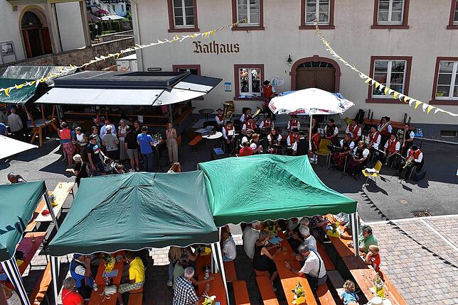 Mit Musik, Unterhaltungsprogramm und Kulinarik feiern die Birkendorfer und viele Gäste aus der Nachbarschaft die Einweihung des ...
