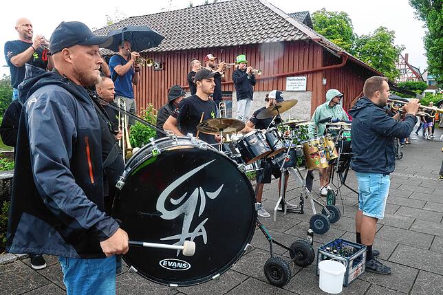 Bild 12: Jazzfest verbreitet trotz Regen gute Laune
