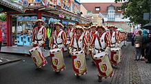 Der Seehasen-Fanfarenzug beim Antrommeln zum 68. Seehasenfest.