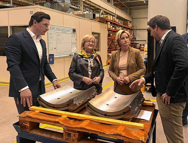 Politiker-Besuch bei KPG in Albbruck (von links): Manuel Ebi (von links), Abgeordnete Sabine Hartmann-Müller, Wirtschaftsministerin ...