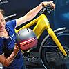 Fabienne Gillieron präsentiert am Stand des Schweizer Fahrradherstellers Stromer auf der internationalen Fahrradmesse Eurobike in ...