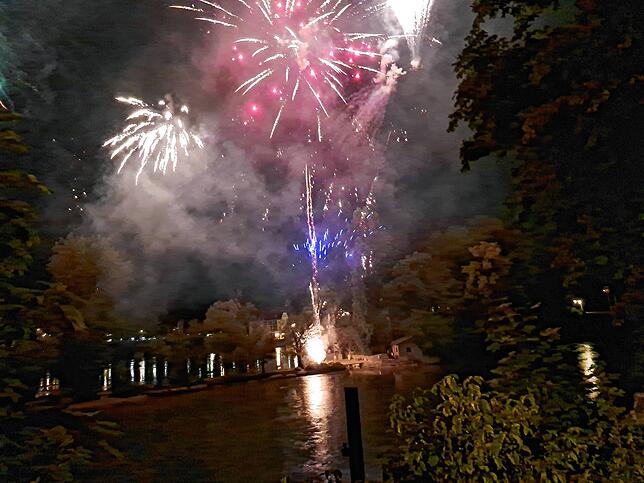 Bild 10: Lampions, Fahnen und Feuerwerk &ndash; So bunt war der Bundesfeiertag in Rheinfelden