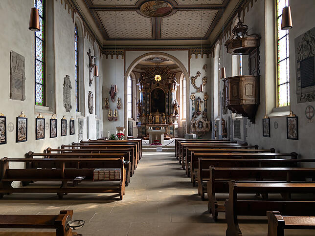 Blick in den Innenraum: Die Kirche hat eine lange Geschichte und weist noch immer historische Überbleibsel auf.