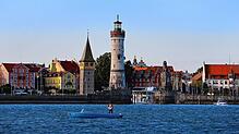 Lindau in Bayern. Bayern hat eine 12 Kilometer lange Uferlinie am Bodensee. Anders als in Baden-Württemberg wird das Seewasser noch ...