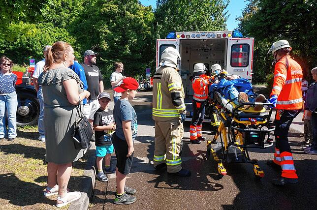 Bild 22: Tag der offenen Tür: die Feuerwehr präsentiert sich