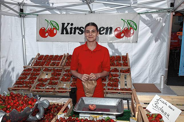 Bild 32: Internationale Bodenseewoche 2024: Entlang der Konstanzer Hafenmeile flanieren die Besucher