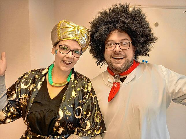 Fasnacht in der Redaktion mit Reporterin Sira Huwiler-Flamm und Redaktionsleiter Markus Baier.