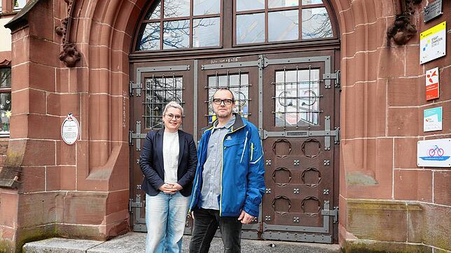 Die Sanierung der Heinrich-Hansjakob-Schule soll noch dieses Jahr starten. Das freut Schulleiterin Michaela Ebi und Andreas Schäfer vom ...
