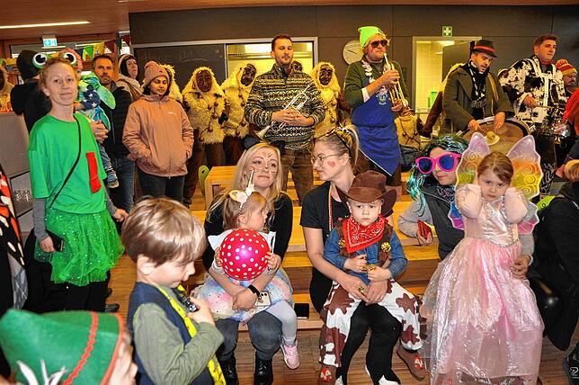 Bild 11: Narren befreien Kindergartenkinder in Hepbach und Leimbach – Die schönsten Bilder!