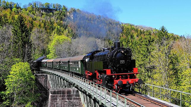 Tut-tut: Eine Fahrt mit der Sauschwänzlebahn ist immer auch eine Zeitreise. Christian Brinkmann, Chef der Bahnbetriebe Blumberg, glaubt ...