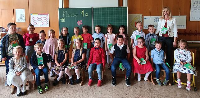 Die Erstklässler der Klasse 1a der Erich-Kästner-Schule mit Klassenlehrerin Nathalie Schmid-Sumser.