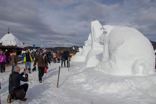Bild 21: Eiskalte Kunst entsteht beim dritten Schneeskulpturenfestival in Bernau