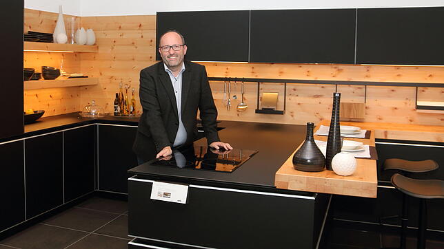Zum zweiten Mal binnen weniger Jahre muss der Küchenbauer Zeyko Insolvenz beantragen. Geschäftsführer Christian Hilz (Bild) kann die ...