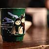 (Archivbild) Was darf auf einem Weihnachtsmarkt nicht fehlen? Na klar, eine heiße Tasse frischer Glühwein. Aber was müssen Besucher ...