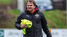 Zusammengepackt: Trainer Tobias Schneider verlässt die Fußballerinnen des FC Hochrhein. Das letzte Heimspiel unter seiner Regie ging mit ...