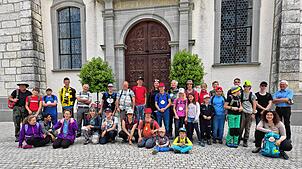 Die Pilgergruppe des Familienzentrums bei ihrem Start in Rheinau. An vier Tagen wanderte die große Gruppe von Lauchringen nach Rheinau, ...