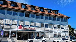 Die Sparkasse in Pfullendorf hält weiterhin an ihren zehn bestehenden Geldautomaten fest. Doch die Konkurrenz beginnt bereits mit dem Abbau.