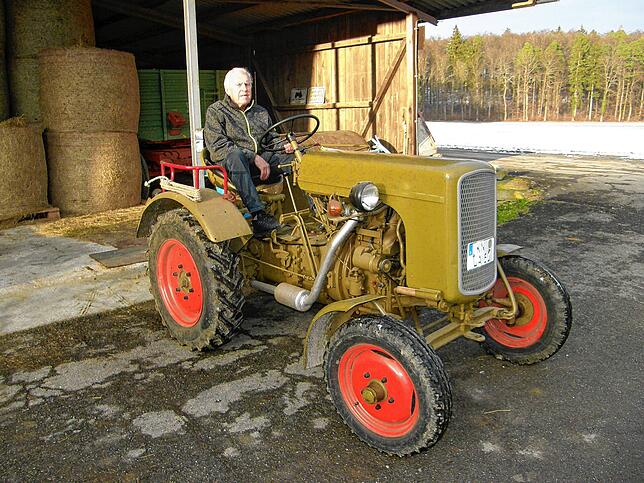 Schon als Jugendlicher fuhr Engelbert Wekenmann mit dem damals neuen Lanz-Schlepper, Baujahr 1950. Nach Jahrzehnten kehrte der ...