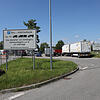 Der Zoll-Vorstauraum im Konstanzer Industriegebiet: Hier verbringen Fahrer einige erholsame Stunden, um dann mit ihrem LKW ...