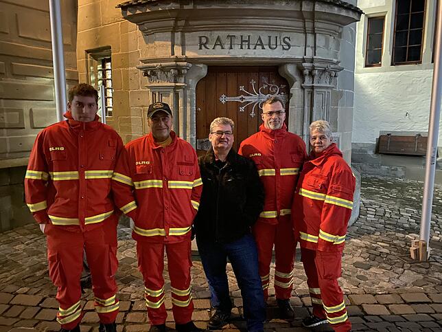 Für die DLRGler hatte sich das lange Warten in der Gemeinderatssitzung am Mittwochabend gelohnt: Unter Tagesordnungspunkt elf beschloss ...