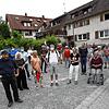 Der Ortschaftsrat und viele Bürger wehren sich: Das Wohnhaus rechts hinter ihnen soll abgerissen werden und einem Studentenwohnheim ...