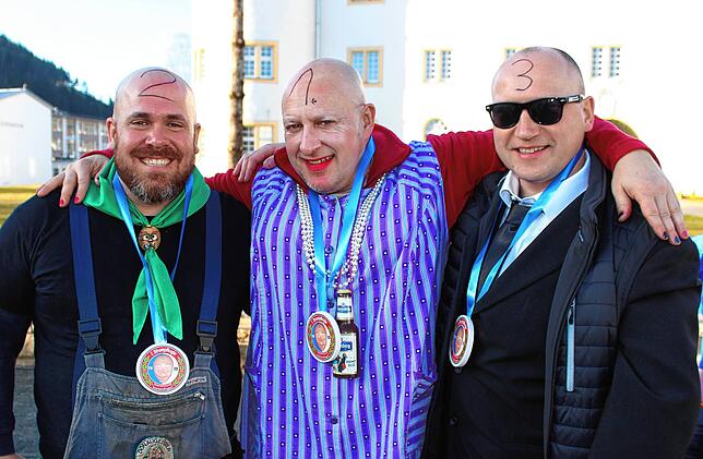 Sieger Oli Kessing (Mitte, 55 Quadratzentimeter), Mark Löffler (links, Platz zwei, 481) und Markus Hienerwadel (Platz drei, 479).