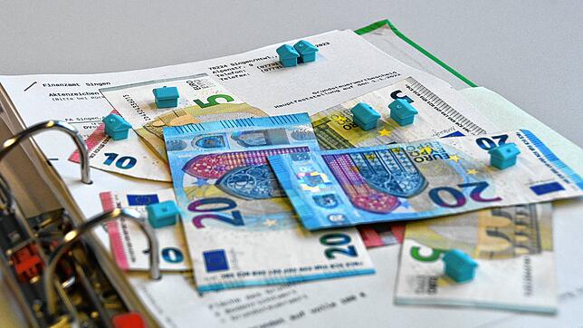 Dieser Brief kostet Geld: ein Grundwertbescheid für die neue Grundsteuer. Allmählich wird deutlicher, welche Änderungen auf wen zukommen.