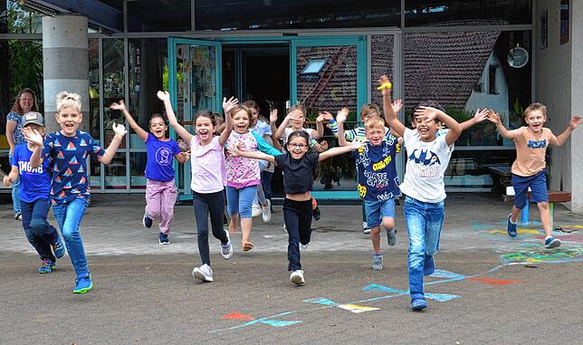 Auch die Klasse 1a der Grundschule in Leimbach ist gespannt, was die Sommerferien bringen.