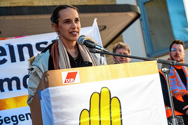 Für das Forum der Kulturen spricht Barbara Zierhut-Vozikis über das friedliche Miteinander in Friedrichshafen.