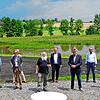 Das Kuratorium der Heinz-Sielmann-Stiftung mit Professor Peter Berthold, Oberbürgermeister Jan Zeitler und dem Stiftungsratsvorsitzenden ...
