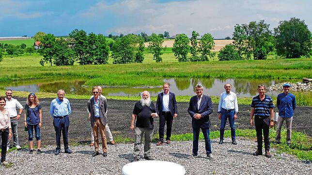 Das Kuratorium der Heinz-Sielmann-Stiftung mit Professor Peter Berthold, Oberbürgermeister Jan Zeitler und dem Stiftungsratsvorsitzenden ...