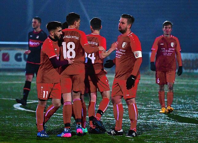 Bild 1: FC Schlüchttal gewinnt das Derby beim FC RW Weilheim &ndash; und wir haben Bilder!