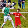 Sarikaya Devin (DJK Villingen, links) gewinnt zwar das Kopfballduell gegen Antonio Zubcic, das Spiel geht jedoch 2:0 zugunsten des SV ...