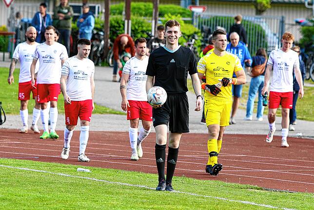 Bild 1: Unsere Bildergalerie vom Bezirksliga-Spitzenspiel zwischen dem FC RW Salem und TSV Aach-Linz