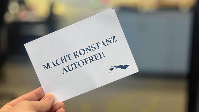 Die Postkarte mit dem Aufruf „Macht Konstanz autofrei!“ kursiert in der größten Stadt am Bodensee. Einige finden auch den Weg in den ...