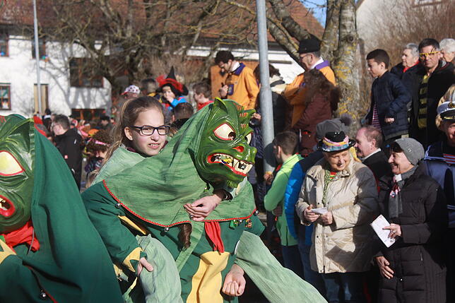 Bild 11: Bilder vom Narrentreffen zum 40. Jubiläum der Kuhsattler aus Hohenfels