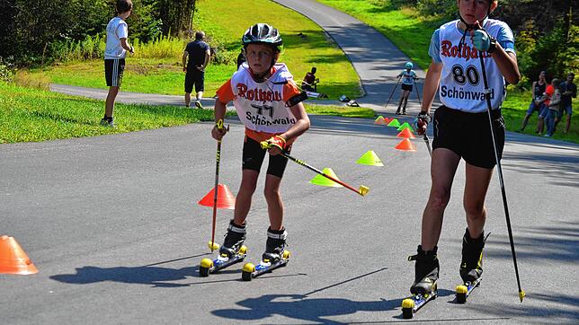 Stark: Annika Binkert (rechts) vom SC Bad Säckingen sicherte sich in Altenberg in der Klasse S13 den dritten Gesamtplatz.