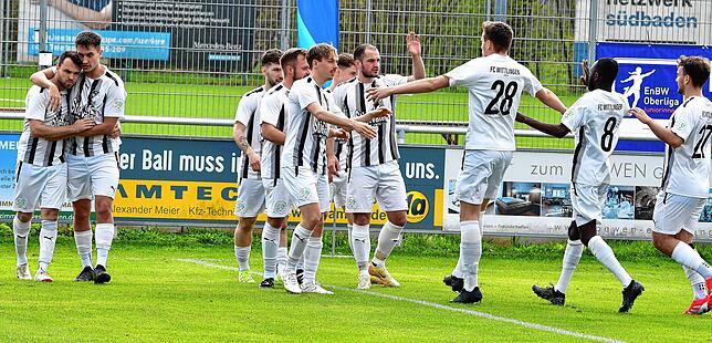 Bild 1: FC Wittlingen setzt sich mit 3:1 gegen VfB Waldshut durch – und wir haben Fotos!