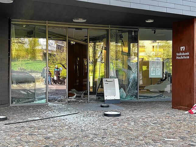 Die Geschäftsstelle der Volksbank Hochrhein in Albbruck ist in der Nacht auf den 9. April gesprengt worden.