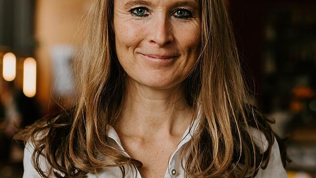 Anke Ricklefs bereitet sich auf ihre Arbeit am Hochrhein vor. Bild: Vera Prinz