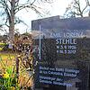 Auf dem Grabstein firmiert Emil Stehle als Ehrenbürger. Der Gemeinderat spricht ihm diese Ehre inzwischen ab.