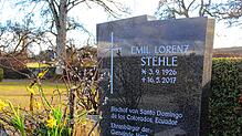 Auf dem Grabstein firmiert Emil Stehle als Ehrenbürger. Der Gemeinderat spricht ihm diese Ehre inzwischen ab.