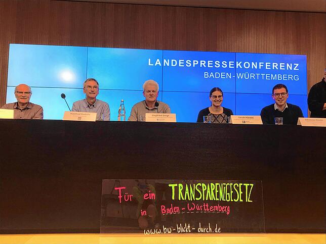 Dietrich Kuntz (von links), Manfred Redelfs (Netzwerk Recherche), Siegfried Gergs (Transparency International Deutschland), Sarah Händel ...