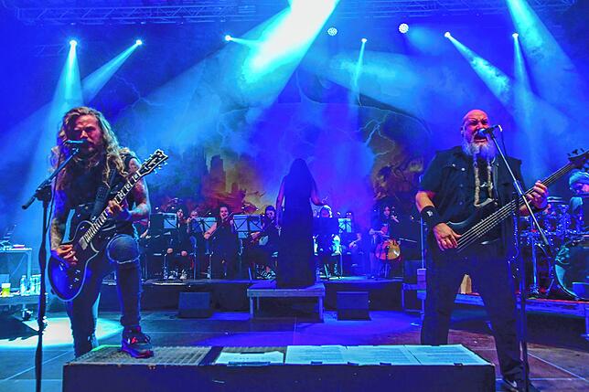 Bild 3: Tausende Metalheads feiern im Schwarzwald